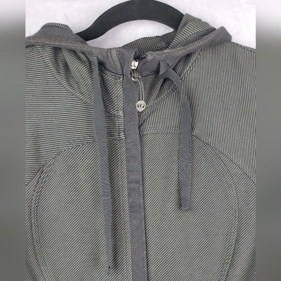 Lululemon women’s athletic Define jacket style Hoodie/thumb holes full zip Sz4 - Picture 2 of 14